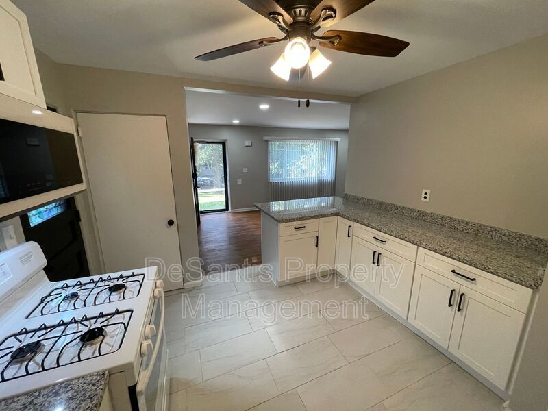 3-bedroom, 1-bath ranch in East Hills property image