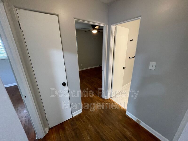 3-bedroom, 1-bath ranch in East Hills property image