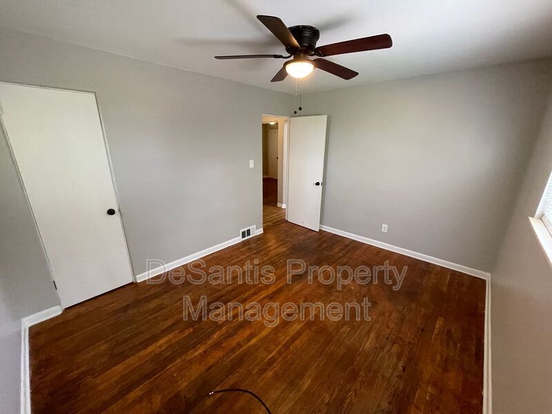 3-bedroom, 1-bath ranch in East Hills property image