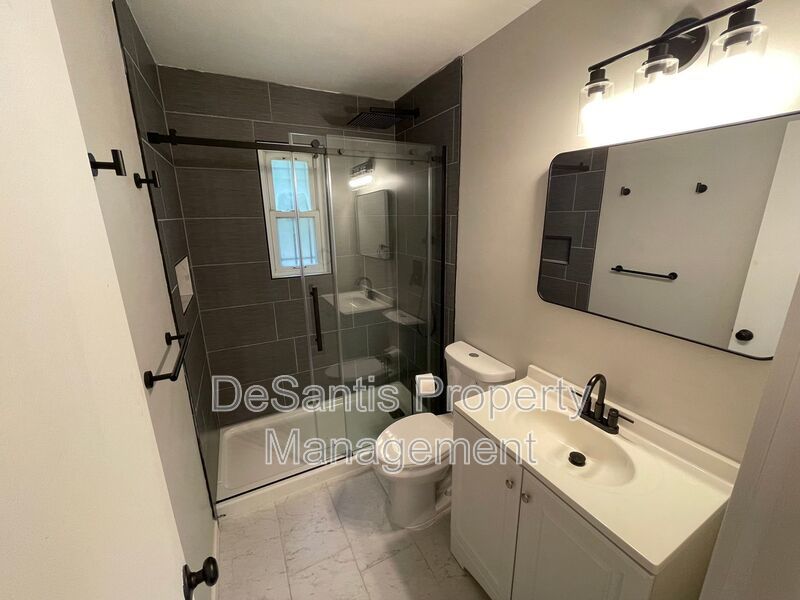 3-bedroom, 1-bath ranch in East Hills property image