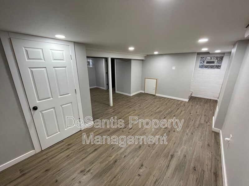 3-bedroom, 1-bath ranch in East Hills property image