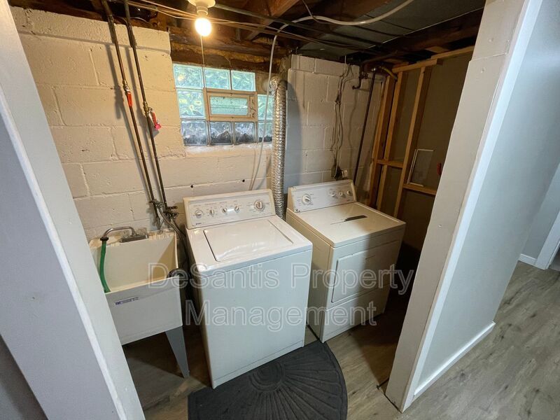3-bedroom, 1-bath ranch in East Hills property image