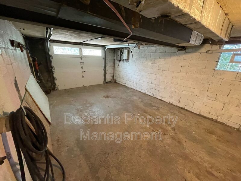 3-bedroom, 1-bath ranch in East Hills property image