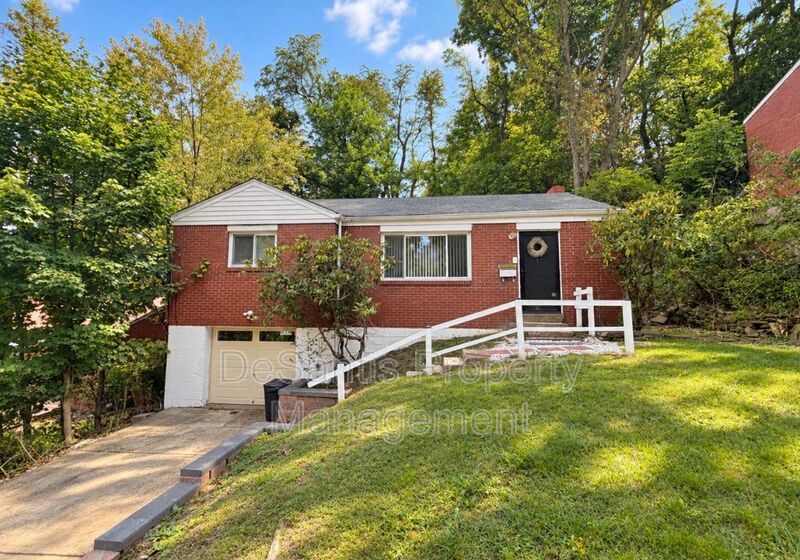 3-bedroom, 1-bath ranch in East Hills property image
