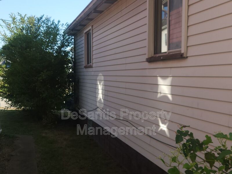 Recently Renovated - 3 bedroom 2 bathroom - Monessen property image