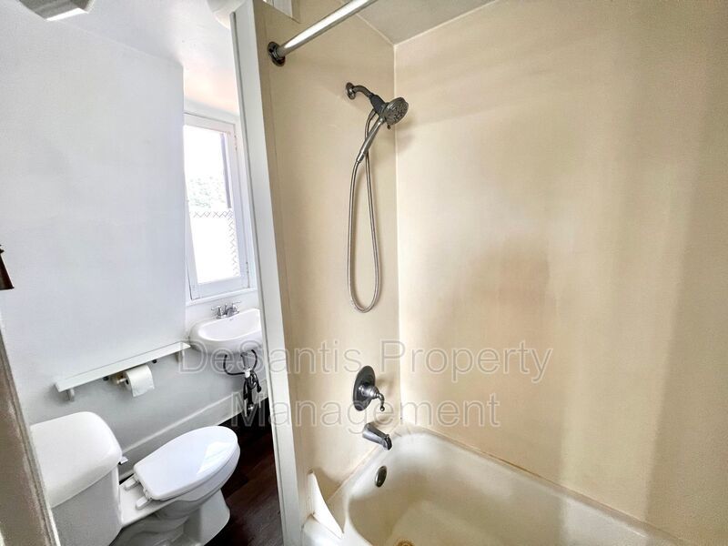 Sewickley - 1 Bedroom 1 Bath - Large Apartment property image