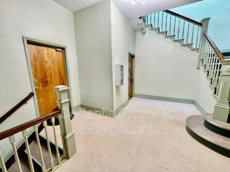 Charming 1 Bedroom 1 Bath Apartment in Downtown Sewickley property image
