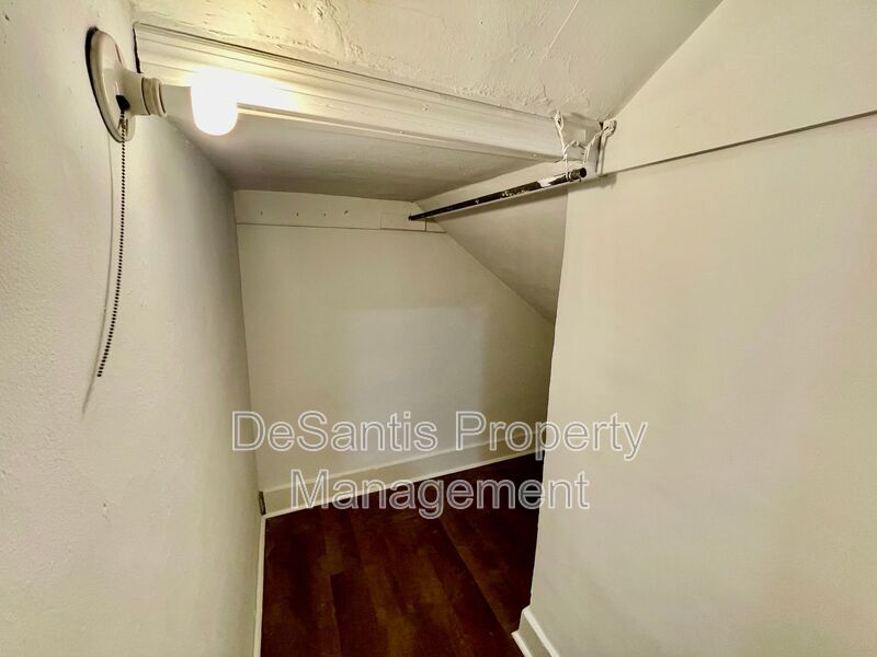 Charming 1 Bedroom 1 Bath Apartment in Downtown Sewickley property image