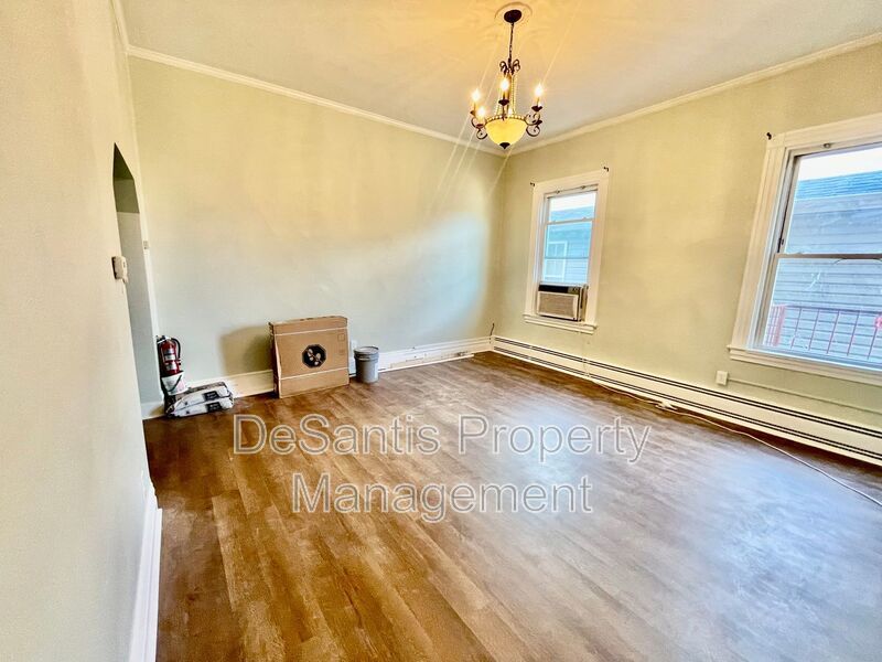 Charming 1 Bedroom 1 Bath Apartment in Downtown Sewickley property image