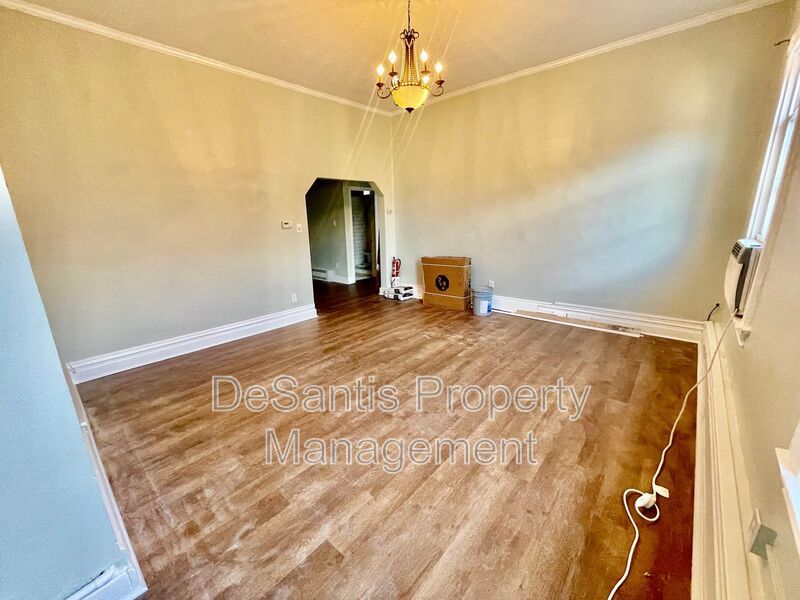 Charming 1 Bedroom 1 Bath Apartment in Downtown Sewickley property image