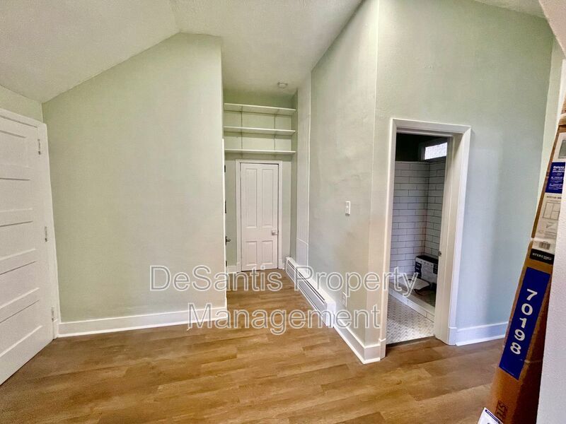 Charming 1 Bedroom 1 Bath Apartment in Downtown Sewickley property image