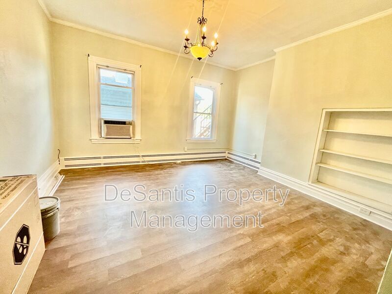 Charming 1 Bedroom 1 Bath Apartment in Downtown Sewickley property image