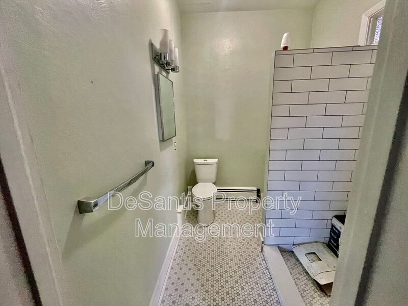 Charming 1 Bedroom 1 Bath Apartment in Downtown Sewickley property image