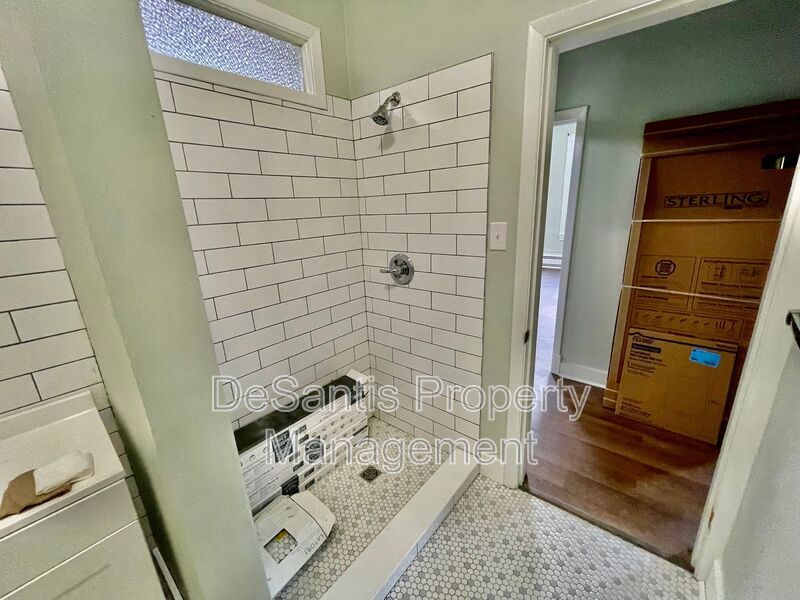 Charming 1 Bedroom 1 Bath Apartment in Downtown Sewickley property image