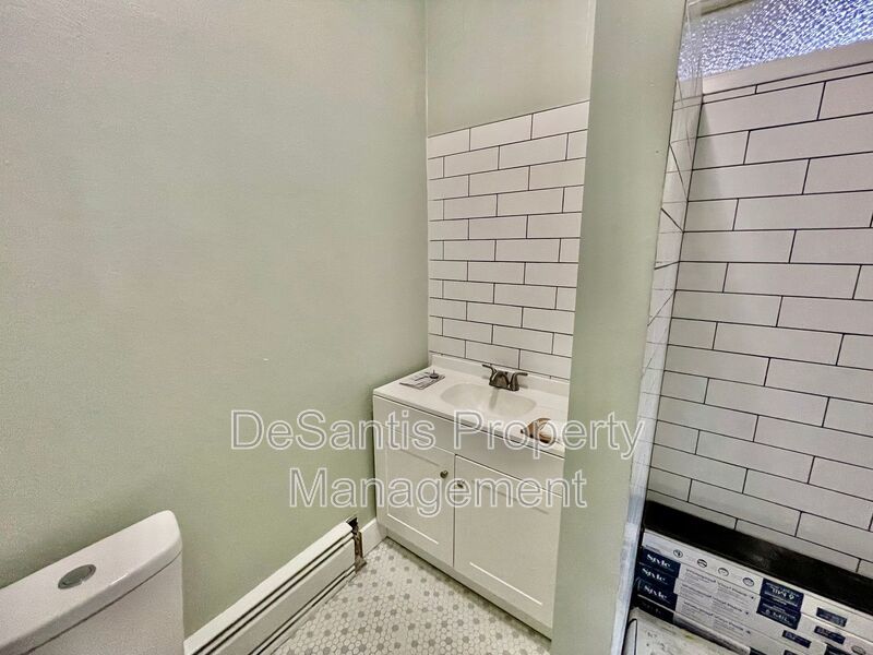 Charming 1 Bedroom 1 Bath Apartment in Downtown Sewickley property image