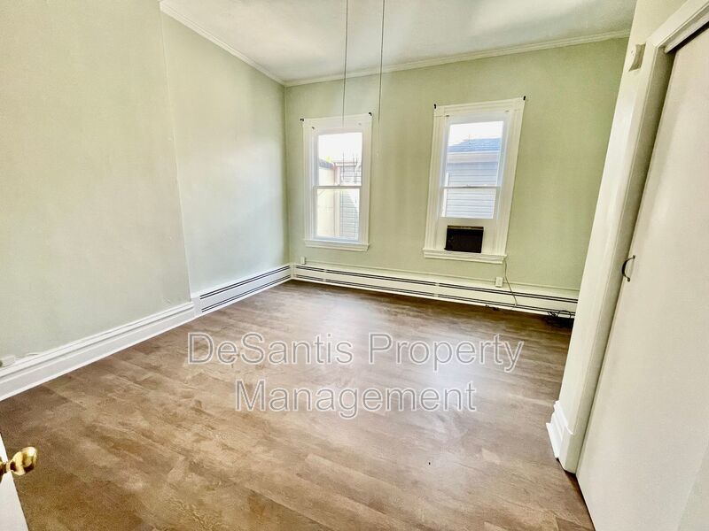Charming 1 Bedroom 1 Bath Apartment in Downtown Sewickley property image