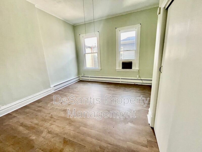 Charming 1 Bedroom 1 Bath Apartment in Downtown Sewickley property image