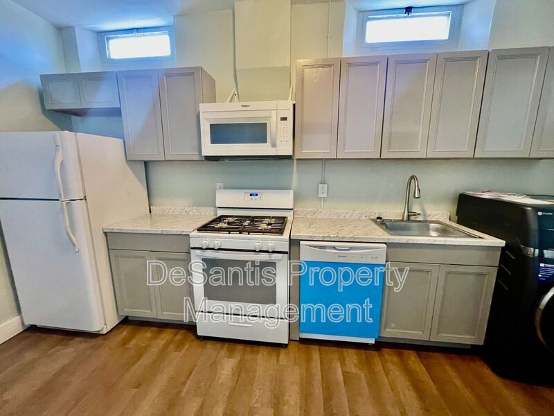 Charming 1 Bedroom 1 Bath Apartment in Downtown Sewickley property image