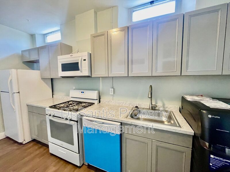 Charming 1 Bedroom 1 Bath Apartment in Downtown Sewickley property image