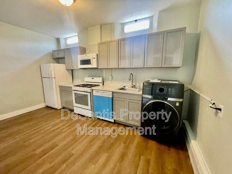 Charming 1 Bedroom 1 Bath Apartment in Downtown Sewickley property image
