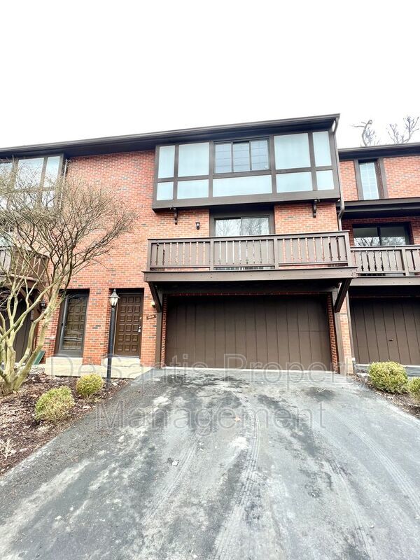 Sewickley Heights - Gorgeous Townhouse - 3 Bedroom 2 Bathroom - Swimming Pool and Tennis Courts property image
