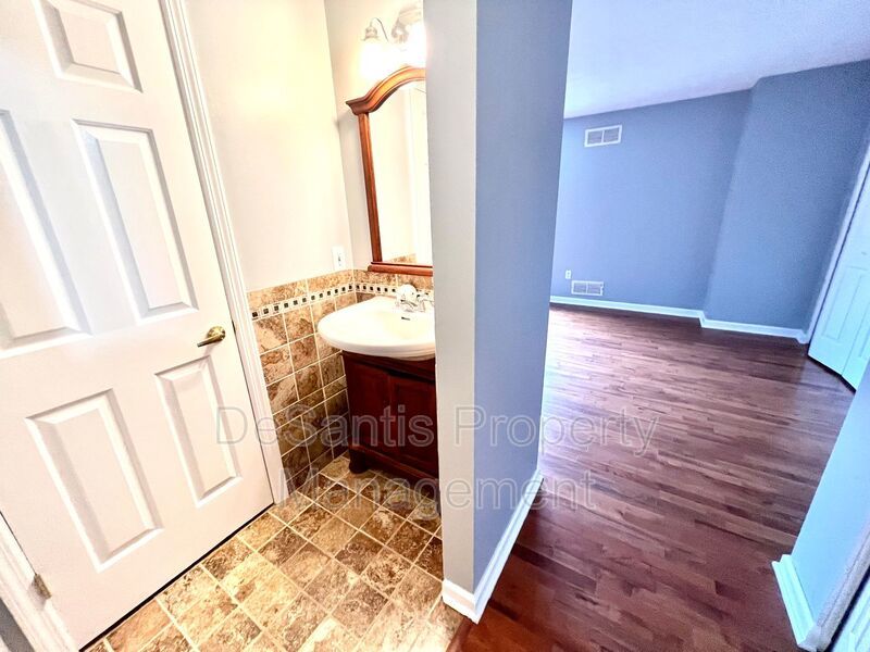 Sewickley Heights - Gorgeous Townhouse - 3 Bedroom 2 Bathroom - Swimming Pool and Tennis Courts property image