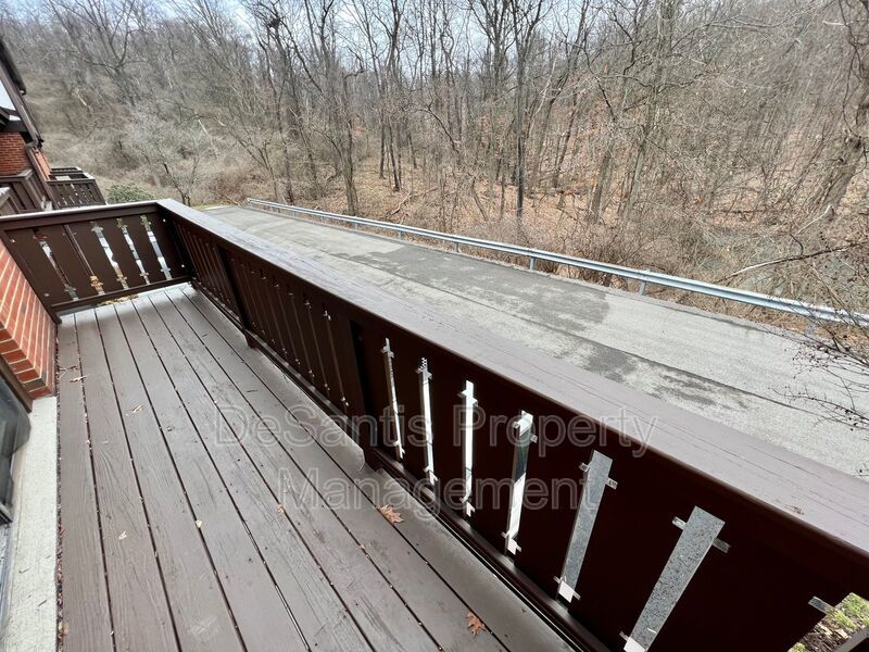 Sewickley Heights - Gorgeous Townhouse - 3 Bedroom 2 Bathroom - Swimming Pool and Tennis Courts property image