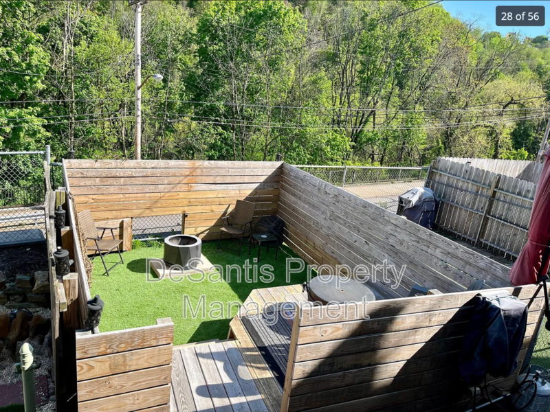 Stylish 2-bedroom modern townhome in the South Side Slopes property image