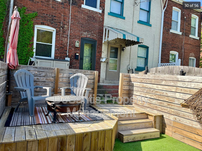 Stylish 2-bedroom modern townhome in the South Side Slopes property image