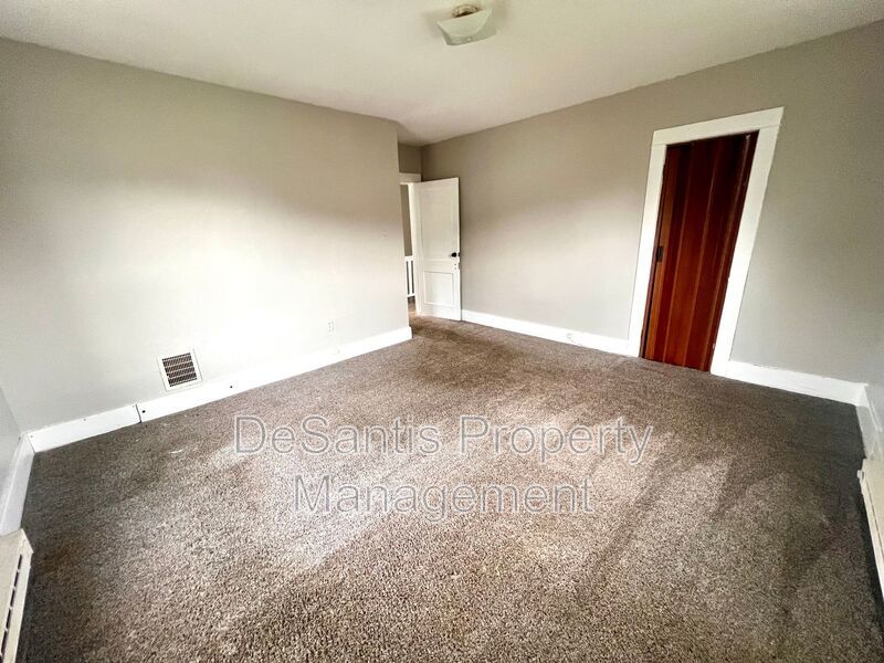 Spacious 3 Bedroom 1 Bathroom! - Aliquippa property image