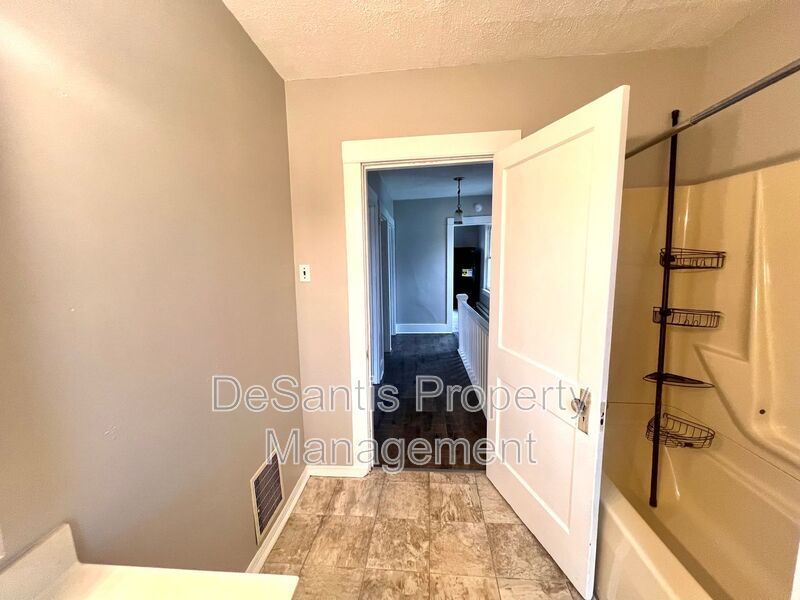 Spacious 3 Bedroom 1 Bathroom! - Aliquippa property image