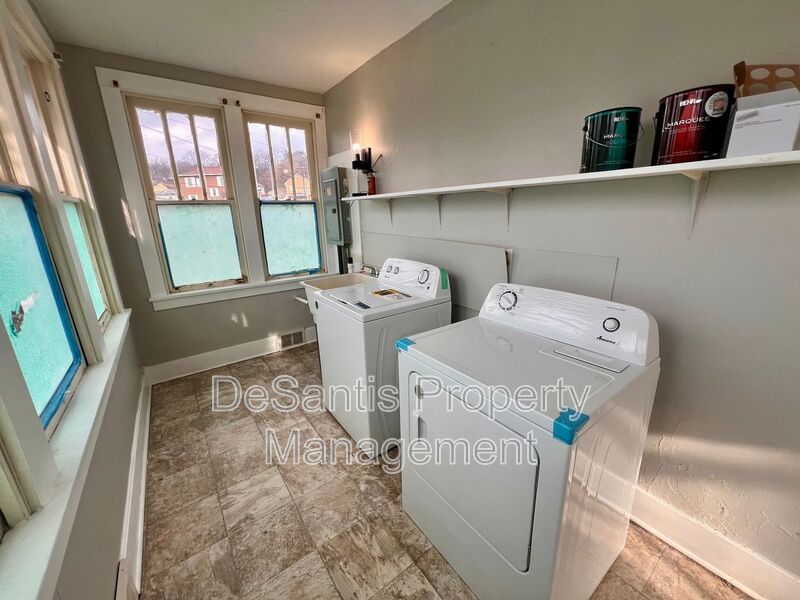 Spacious 3 Bedroom 1 Bathroom! - Aliquippa property image