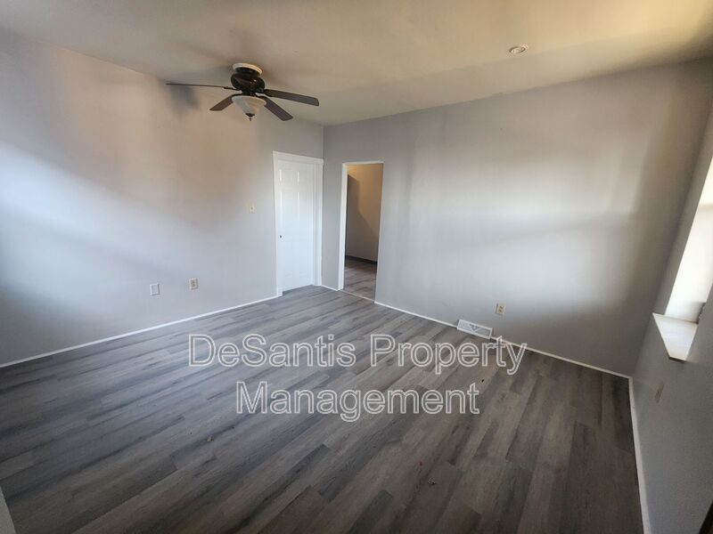 Updated upper level One-Bedroom Apartment on McKees Rocks! property image