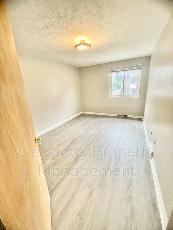 1 Bed 1 Bath- Coraopolis PA property image