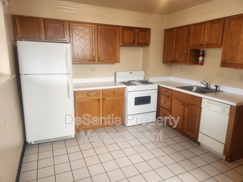 Expansive Upper Level One bedroom One bath Apartment Home - Washer/Dryer Hookups property image