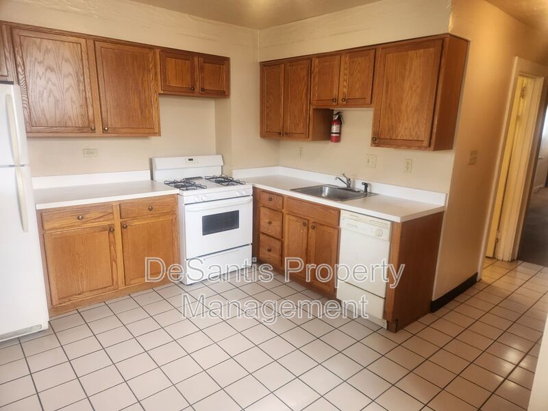 Expansive Upper Level One bedroom One bath Apartment Home - Washer/Dryer Hookups property image
