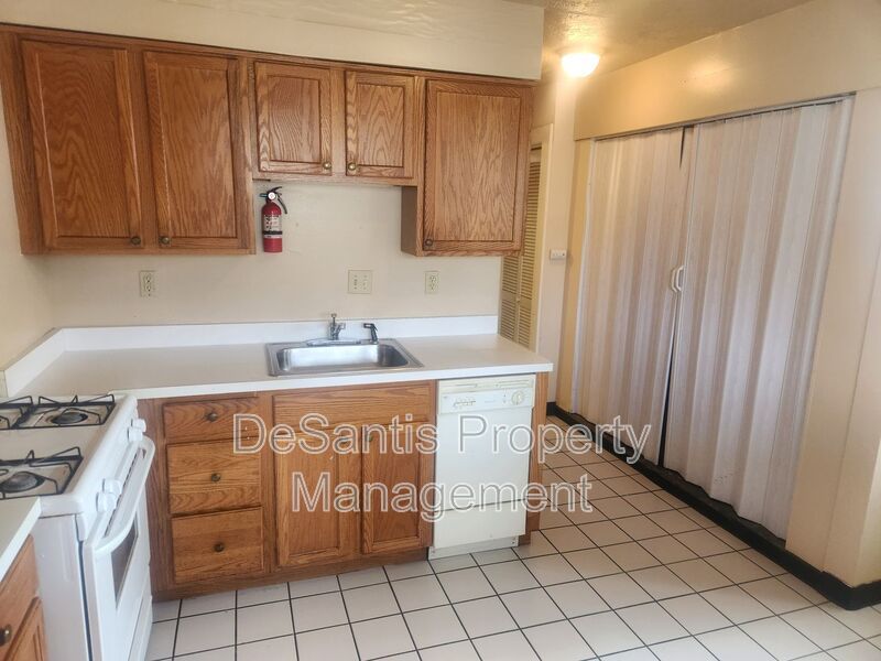 Expansive Upper Level One bedroom One bath Apartment Home - Washer/Dryer Hookups property image
