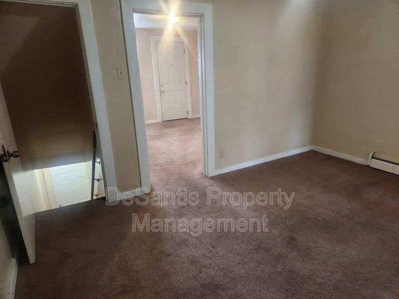 Expansive Upper Level One bedroom One bath Apartment Home - Washer/Dryer Hookups property image