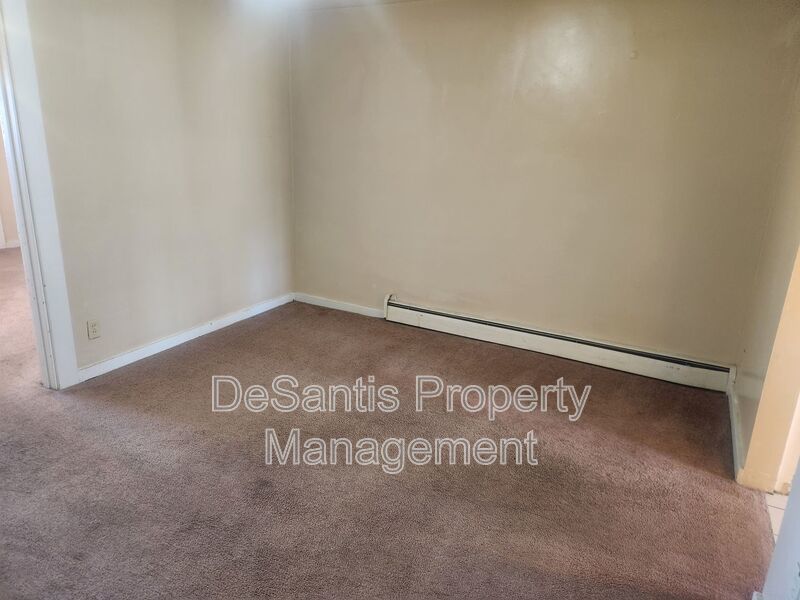 Expansive Upper Level One bedroom One bath Apartment Home - Washer/Dryer Hookups property image