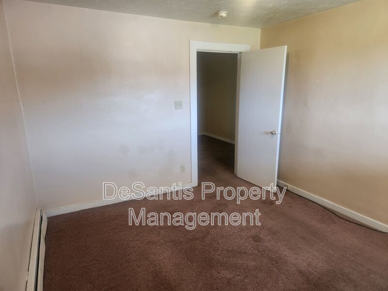 Expansive Upper Level One bedroom One bath Apartment Home - Washer/Dryer Hookups property image