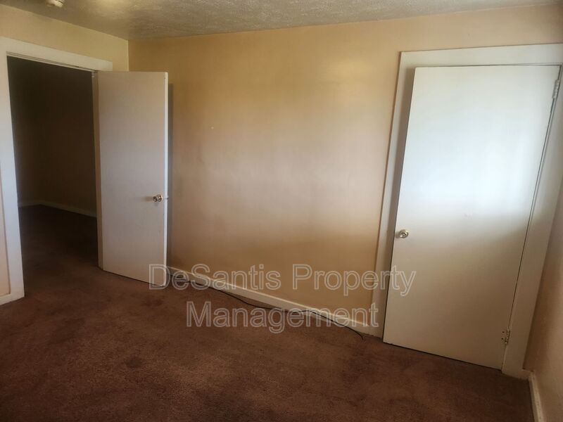 Expansive Upper Level One bedroom One bath Apartment Home - Washer/Dryer Hookups property image
