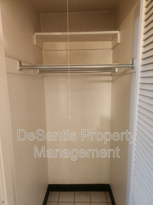 Expansive Upper Level One bedroom One bath Apartment Home - Washer/Dryer Hookups property image