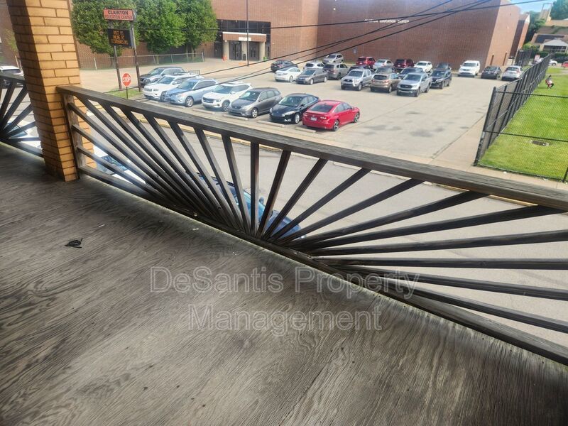 Expansive Upper Level One bedroom One bath Apartment Home - Washer/Dryer Hookups property image