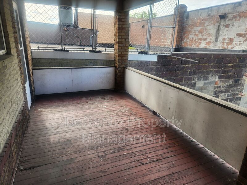 Expansive Upper Level One bedroom One bath Apartment Home - Washer/Dryer Hookups property image