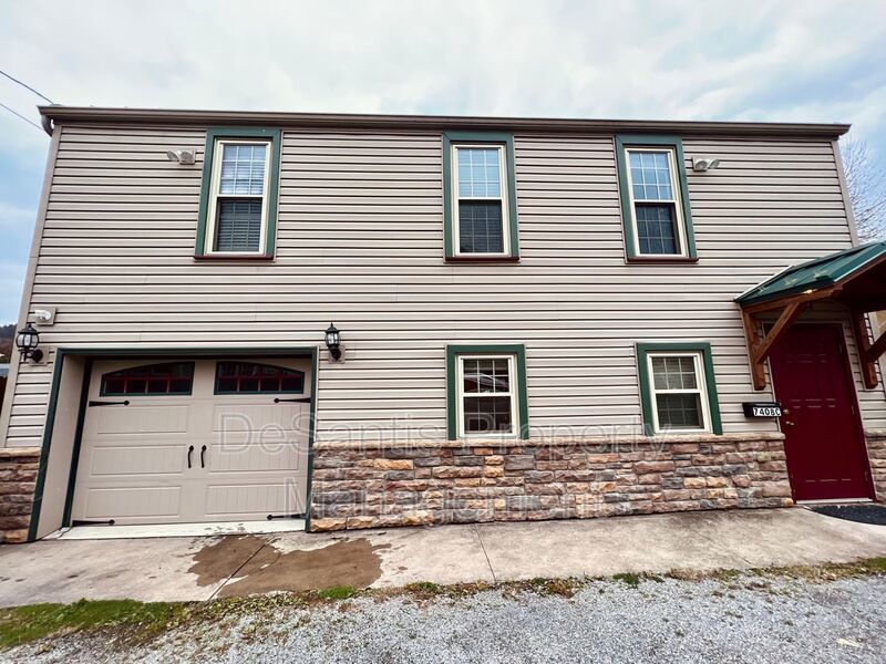 Charming Home - 2 Bed 1.5 Bath - Neville Island property image