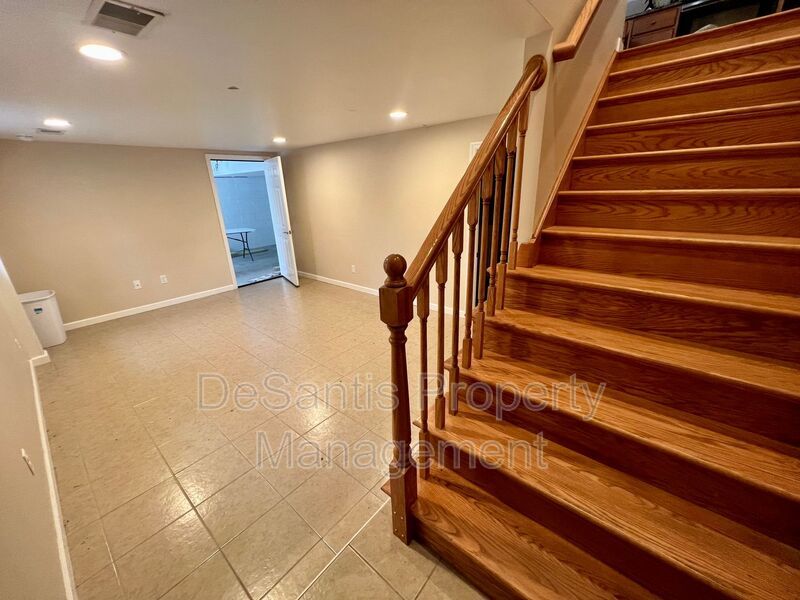 Charming Home - 2 Bed 1.5 Bath - Neville Island property image