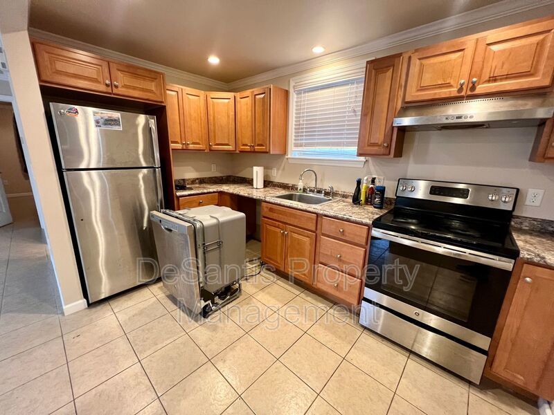 Charming Home - 2 Bed 1.5 Bath - Neville Island property image