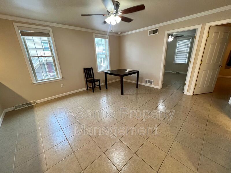 Charming Home - 2 Bed 1.5 Bath - Neville Island property image