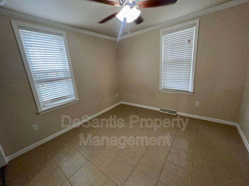 Charming Home - 2 Bed 1.5 Bath - Neville Island property image