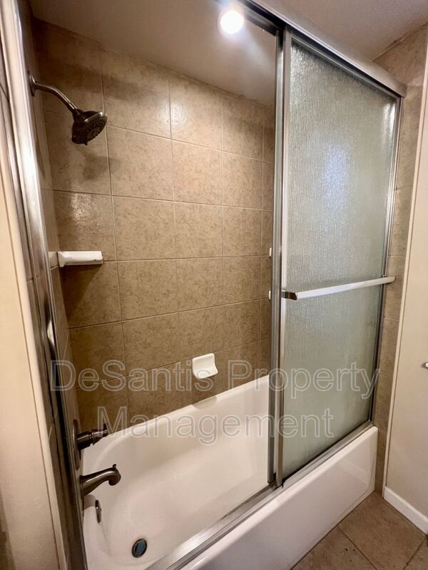 Charming Home - 2 Bed 1.5 Bath - Neville Island property image